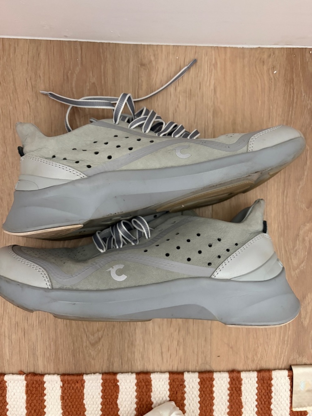 Courser Grey Leather Sneakers